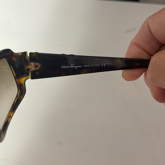 Salvatore Ferragamo Luxury Tortoiseshell Sunglasses - Picture 3 of 8